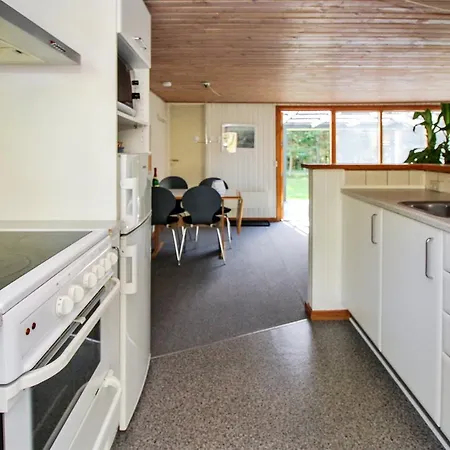 Two-bedroom Holiday In * Hals